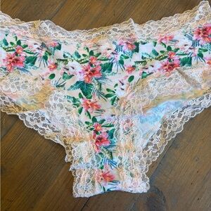 NWT Victoria’s Secret cheeky cotton panties